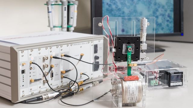 Micro magnetic resonance relaxometry. 